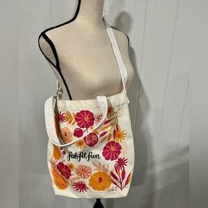 3/$25🎈Fabfitfun Limited Edition Floral Tote Bag with adjustable straps